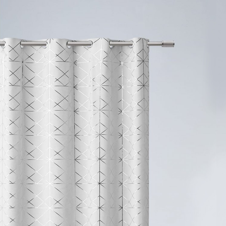 Perdea albă fină, cu inele şi model 140 x 260 cm