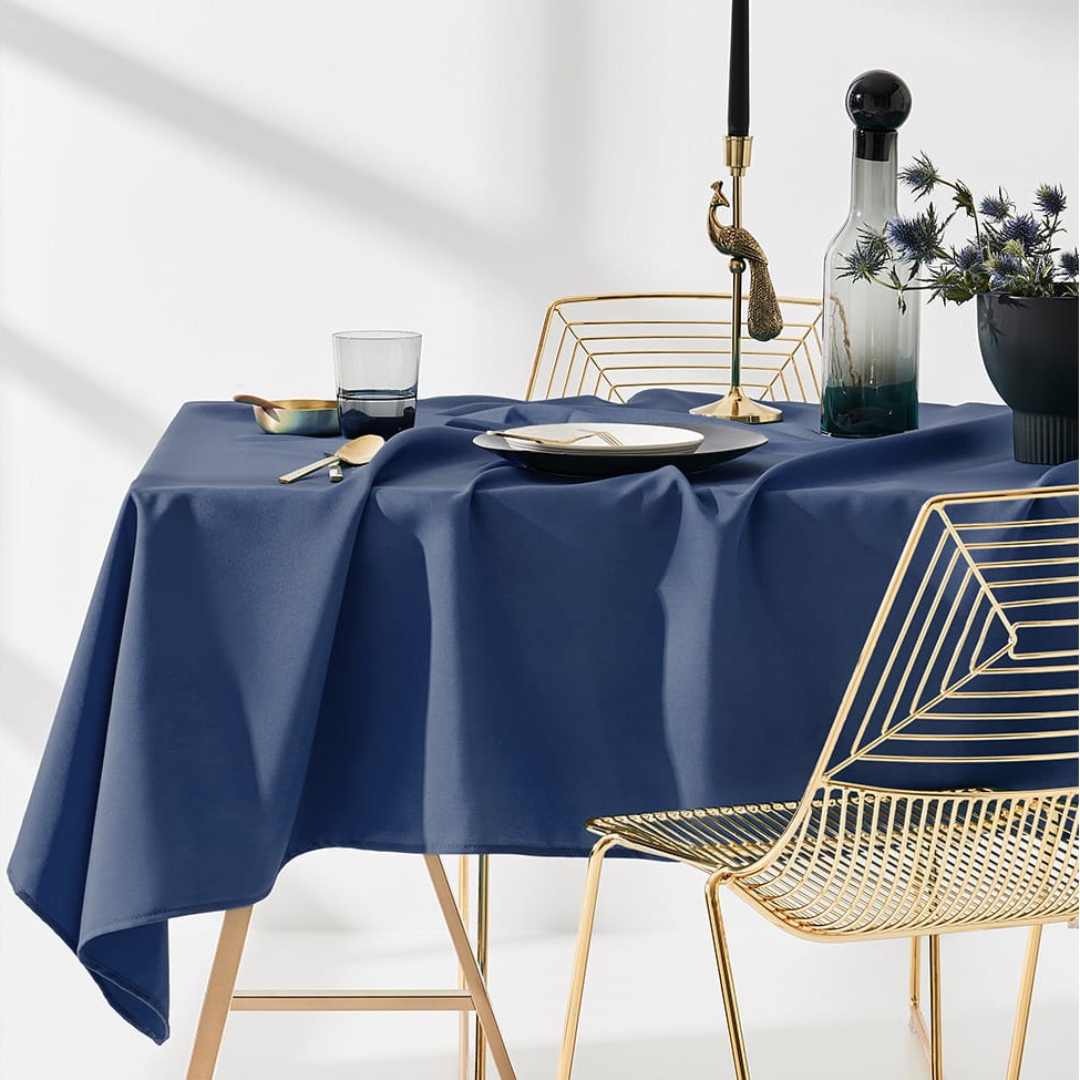 Ubrus na stůl v silně modré barvě bez motivu 140 x 300 cm
