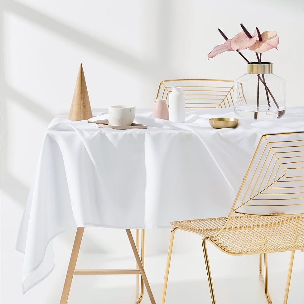 Dekorační ubrus na stůl v čisto bíle barvě 130 x 180 cm