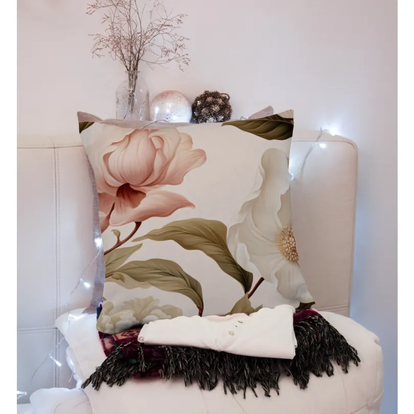 Față de pernă decorativă crem cu un model delicat de bujori Latime: 40 cm | Lungime: 40 cm