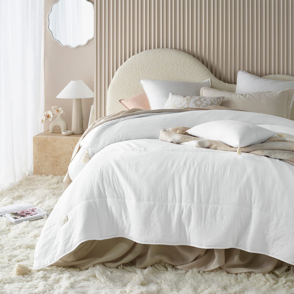 Fehér ágytakaró Noemi bojtokkal 220 x 240 cm