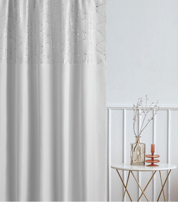 Elegantnýbielyvzorovanýzáves140x250cm