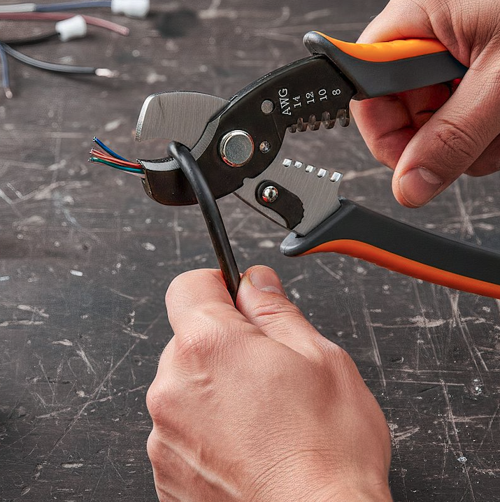 Multifunkčné odizolovacie kliešte na káble 2,1–8,4 mm