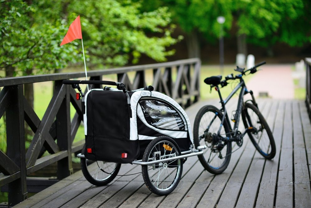 Remorcă pentru biciclete cu 2 locuri + JOGGER negru