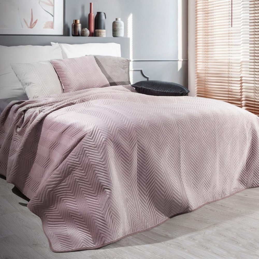 Púderrózsaszín dekoratív kétoldalas ágytakaró Szélesség: 230 cm | Hossz: 260 cm.
