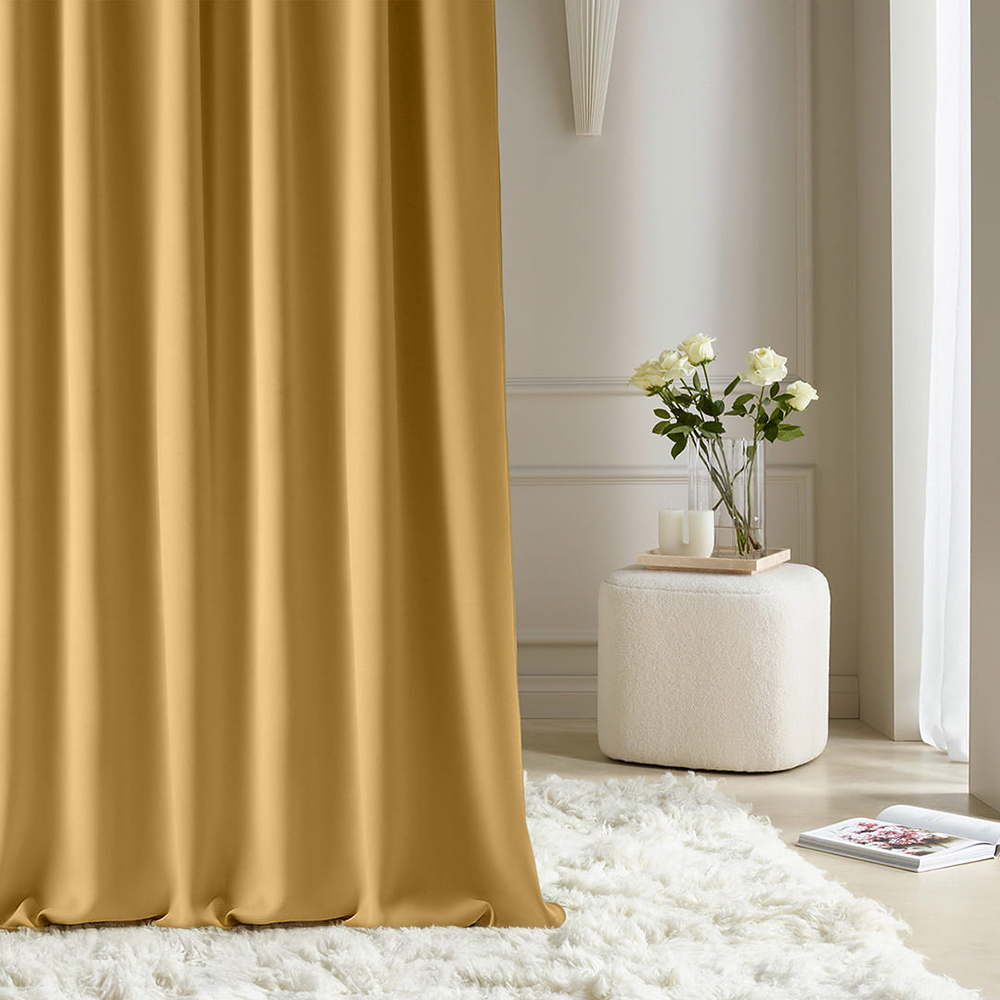 Draperie galbenă de o singură culoare, cu inele metalice 140 x 280 cm