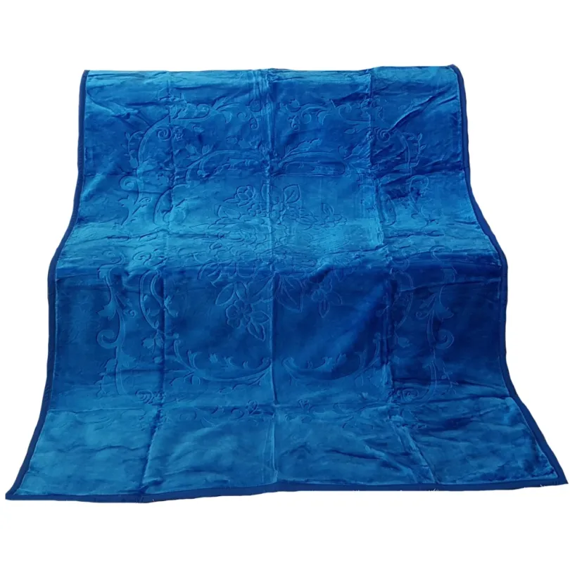 Pătură groasă din acril de înaltă calitate, albastră, cu model în relief Lățime: 160 cm | Lungime: 210 cm