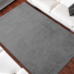 Sivý jednofarebný koberec do obývačky