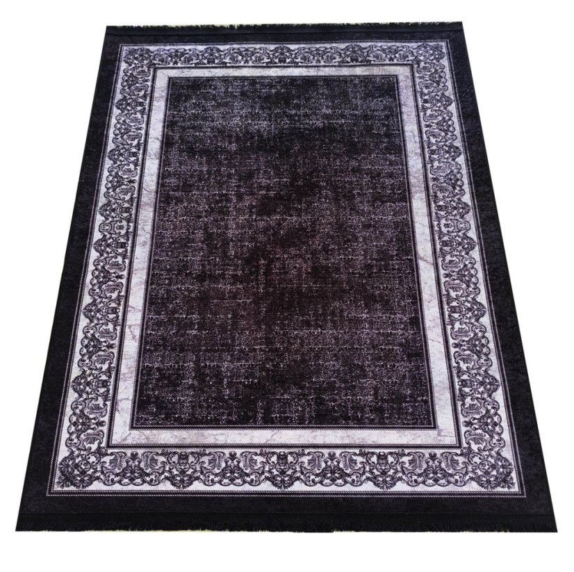 Elegantný čierny koberec s ornamentálnym lemom