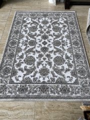 Hochwertiger Teppich mit orientalischem Muster
