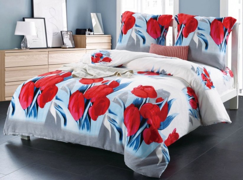 Modročervené posteľné obliečky s motívom kvetov