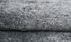Weicher grauer Teppich
