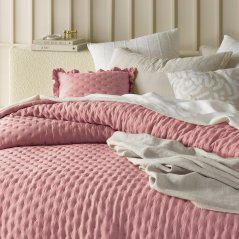 Ružový prehoz na posteľ Molly s volánom 170 x 210 cm