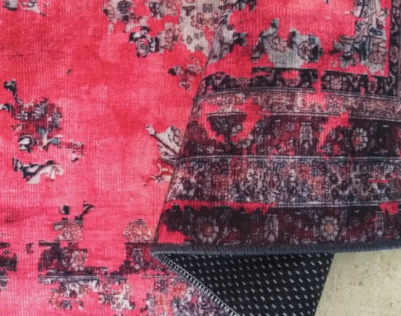 Stylový vintage koberec červené barvy