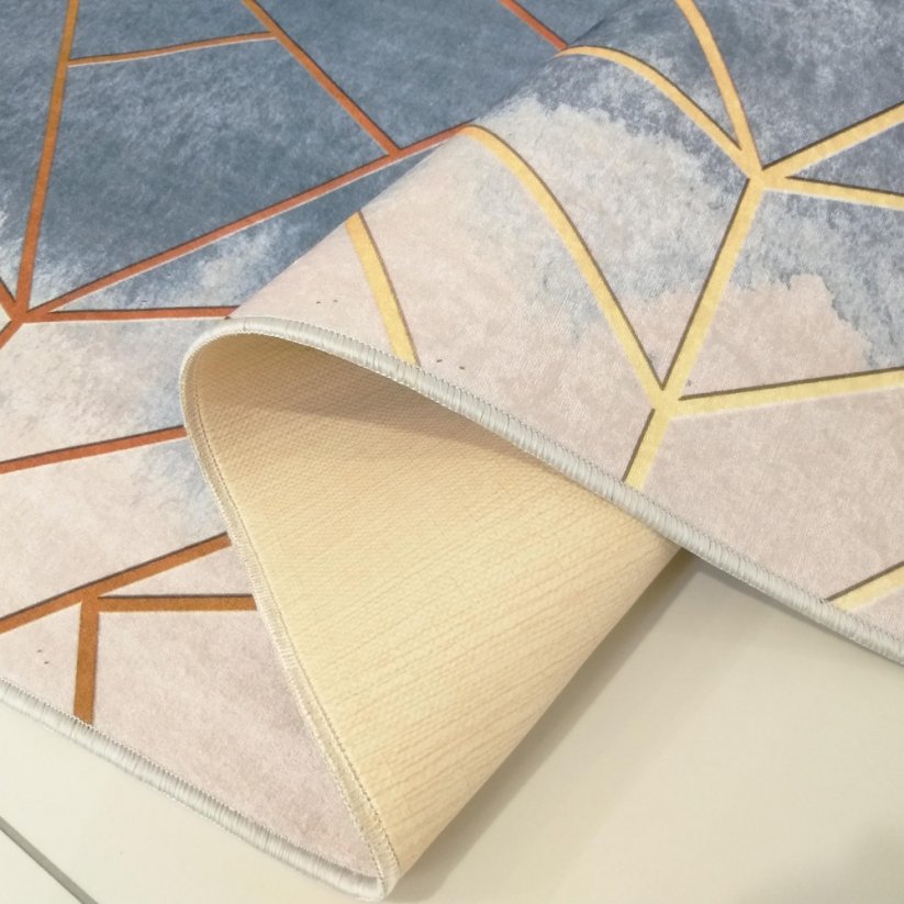 Moderni tepih s uzorkom u kombinaciji puder ružičaste boje