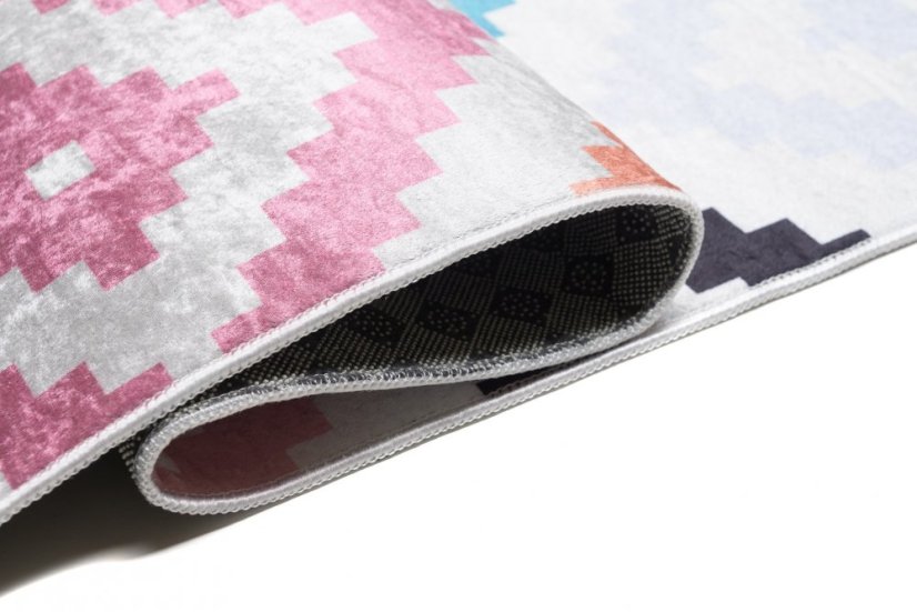 Covor la modă cu model geometric colorat