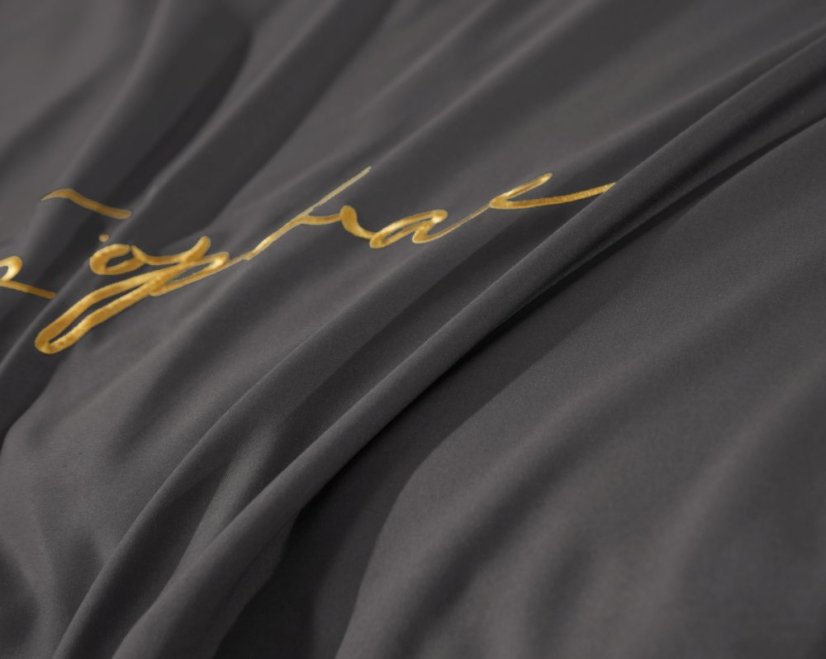 Elegantní grafitové ložní prádlo se zlatou výšivkou a lemem