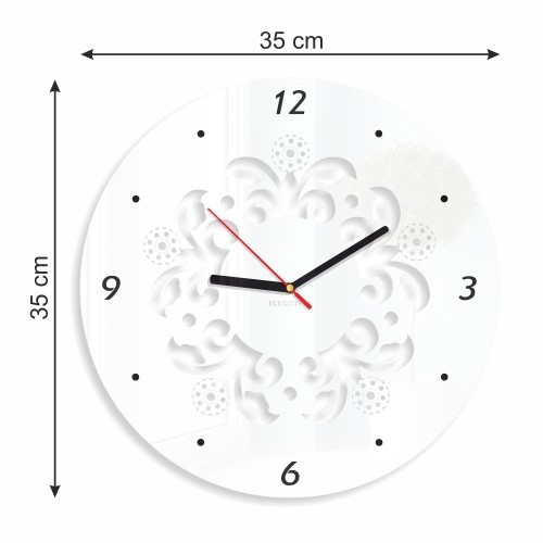 Nástěnné hodiny s ornamenty