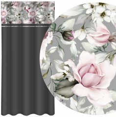 Jednoduchý tmavě šedý závěs s potiskem růžových pivoněk