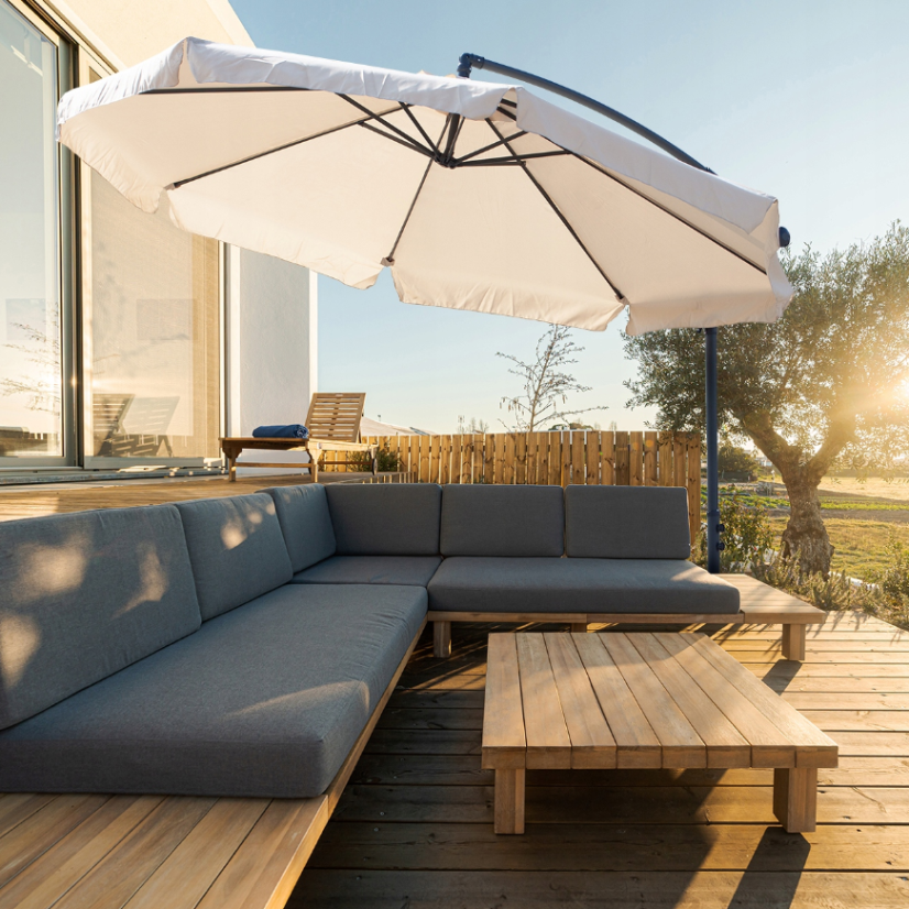 Veliki vrtni suncobran bež boje sa stalkom