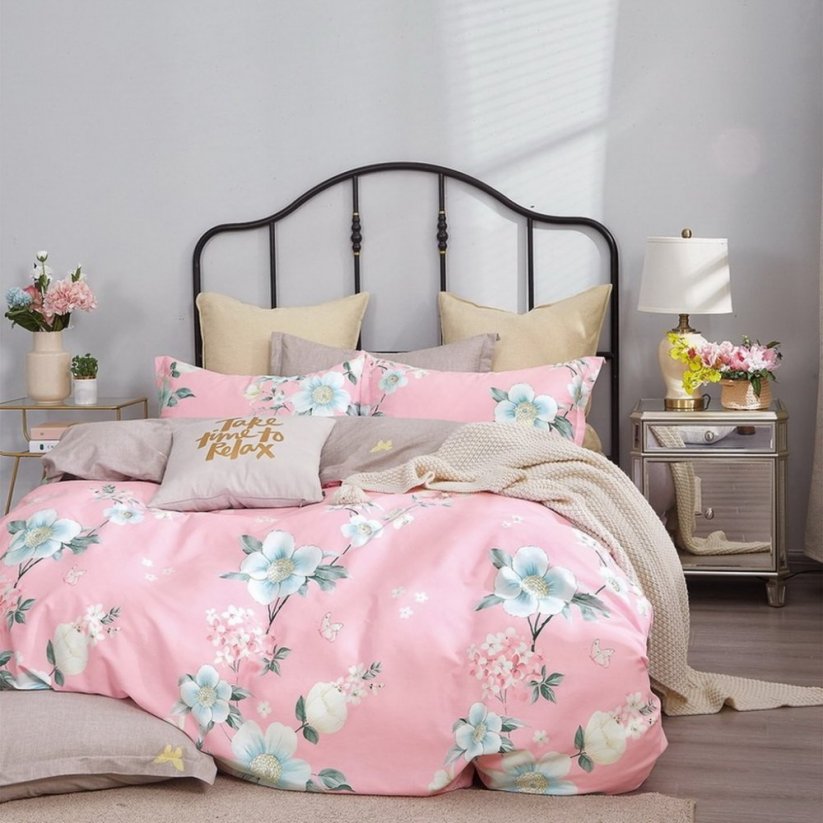 Rózsaszín virágos ágynemű