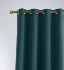 Krásny jednofarebný zatemňujúci záves v módnej petrolejovej farbe 140 x 280 cm 