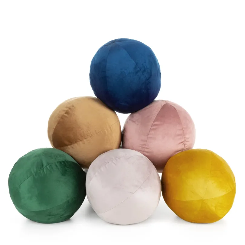 Luxusný mäkký zamatový vankúš v tvare gule