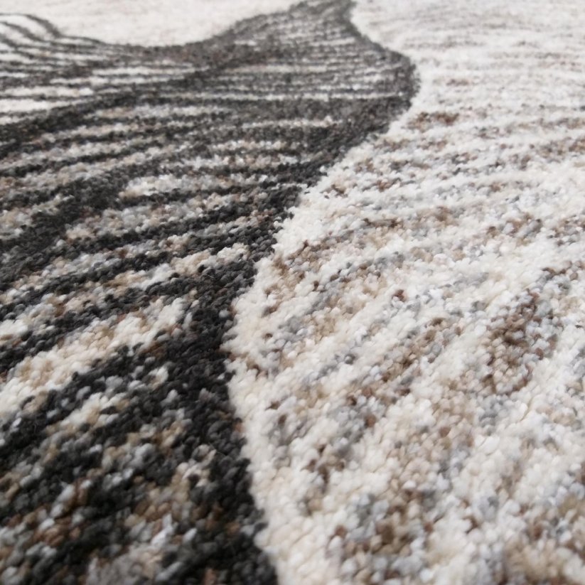Hnědý moderní koberec se vzorováním