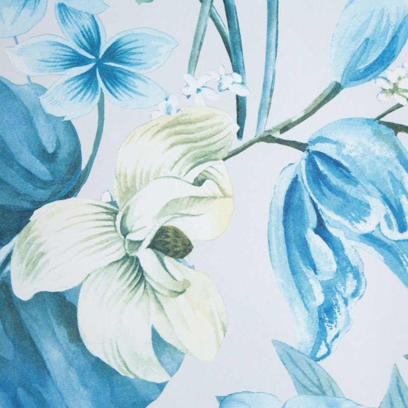 Nádherné modré kvetinové závesy na štipce