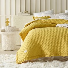 Moderný žltý prehoz na posteľ Molly s volánom 200 x 220 cm