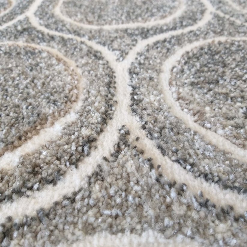 Модерен килим с геометрична шарка