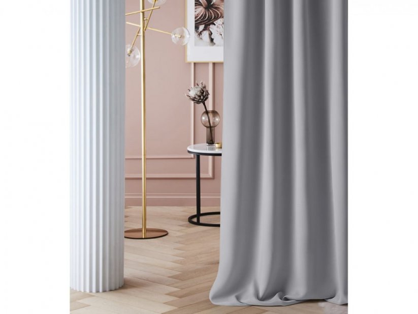 Kakovostna zatemnitvena zavesa z žlebovi v svetlo sivi barvi 140 x 280 cm