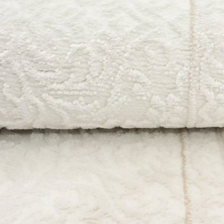 Modern fehér szőnyeg HERA PC45A finom dombornyomott mintával