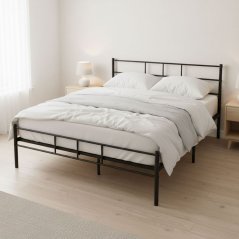 Letto in metallo nero con struttura stabile