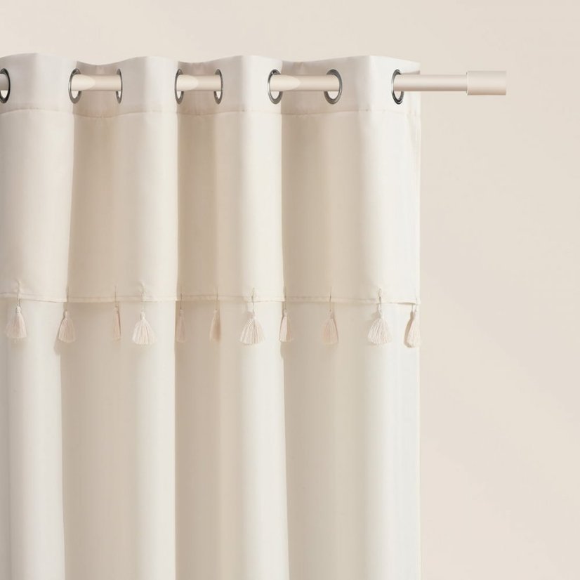Svetlo krémový záves Astoria so strapcami na stieborné priechodky 140 x 280 cm