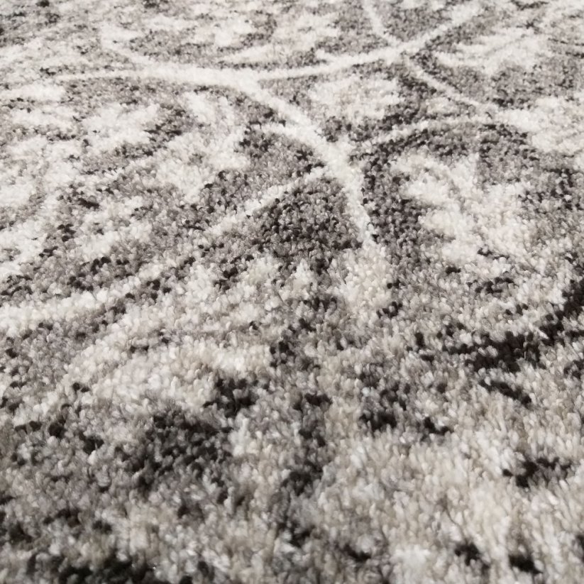 Luksuzni tepih bež-smeđe boje s kvalitetnom izradom