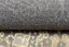 Ekskluzivni sivi tepih sa zlatnim orijentalnim uzorkom