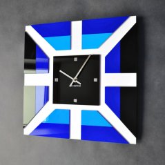 Stenska ura v modernem dizajnu