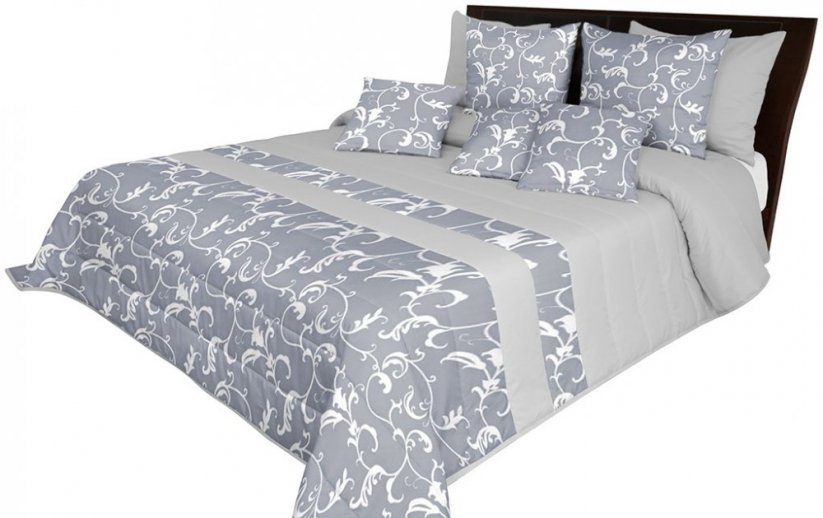 Jednoduchý prehoz na posteľ sivej farby s elegantným motívom