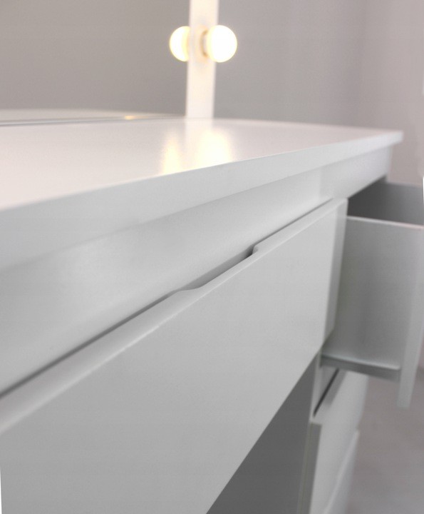 Toaletný stolík so svetielkami a šuflíkmi