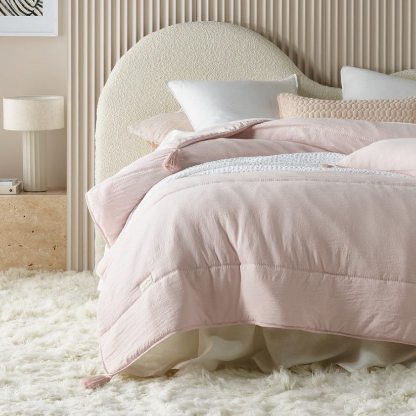 Розова покривка за легло Noemi с пискюли 240 x 260 cm