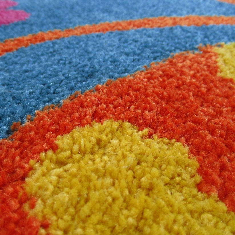 Detský koberec s motýlikmi v modrej farbe
