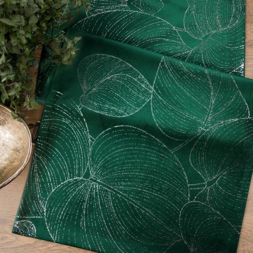 Zamatový stredový obrus s lesklou potlačou listov zelenej farby