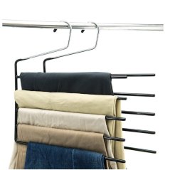 Praktický kovový věšák na kalhoty