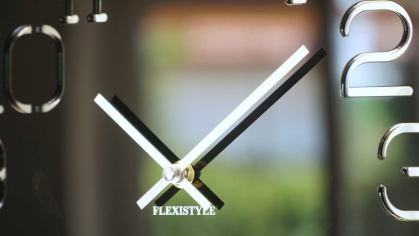 Stilvolle quadratische Uhr schwarz 30 cm