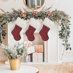 Karierte Weihnachtsstiefel mit Fell