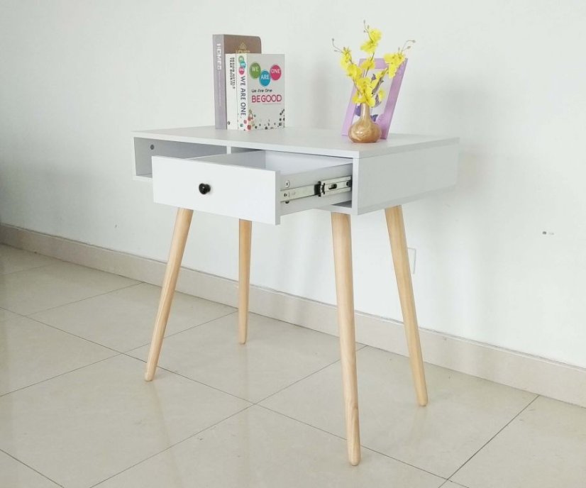 Elegantní dřevěný stolek se šuplíkem