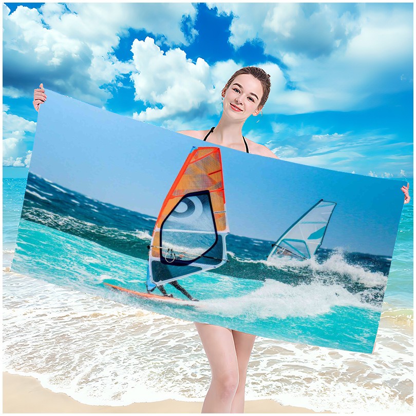 Brisača za plažo z motivom windsurferjev 100 x 180 cm