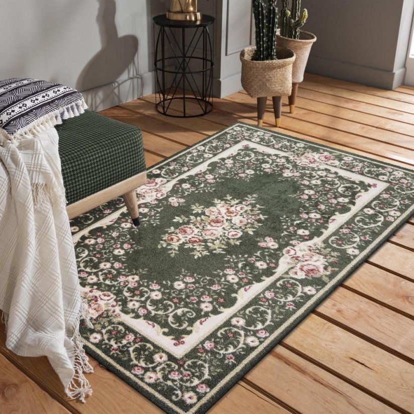 Класически зелен рустик килим с розови цветя