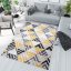 Unverwechselbarer Trendteppich mit geometrischem Muster